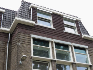 Nestkasten voor gierzwaluwen in dakgoot ombouw Oranjesingel Nijmegen
